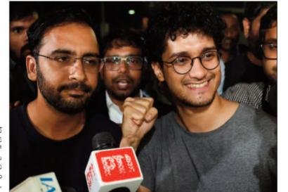 బారికేడ్లు ఎందుకు దాటారు?